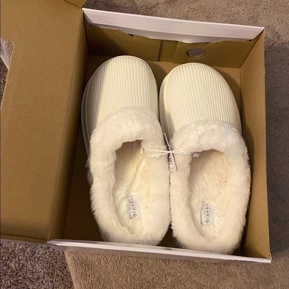 Clogs - Picture 2 of 9